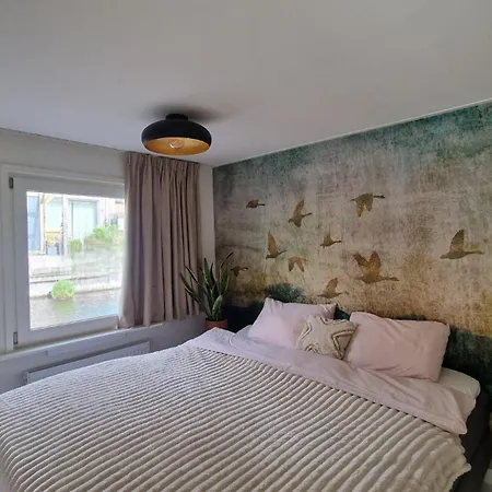 Botel Woonboot Zus Zwaan Alkmaar