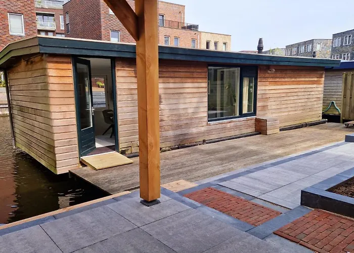 Woonboot Zus Zwaan Ботель Алкмар