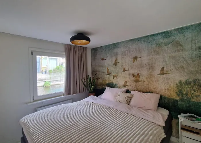 Botel Woonboot Zus Zwaan Alkmaar